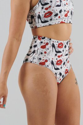 Juicee Peach Shorts High Waist Brazils Lipstick & Heels M